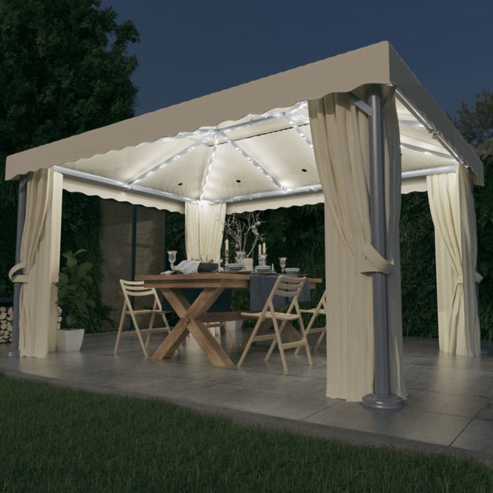 Paviljong Med Draperi Och Ljusslinga Led Gräddvit